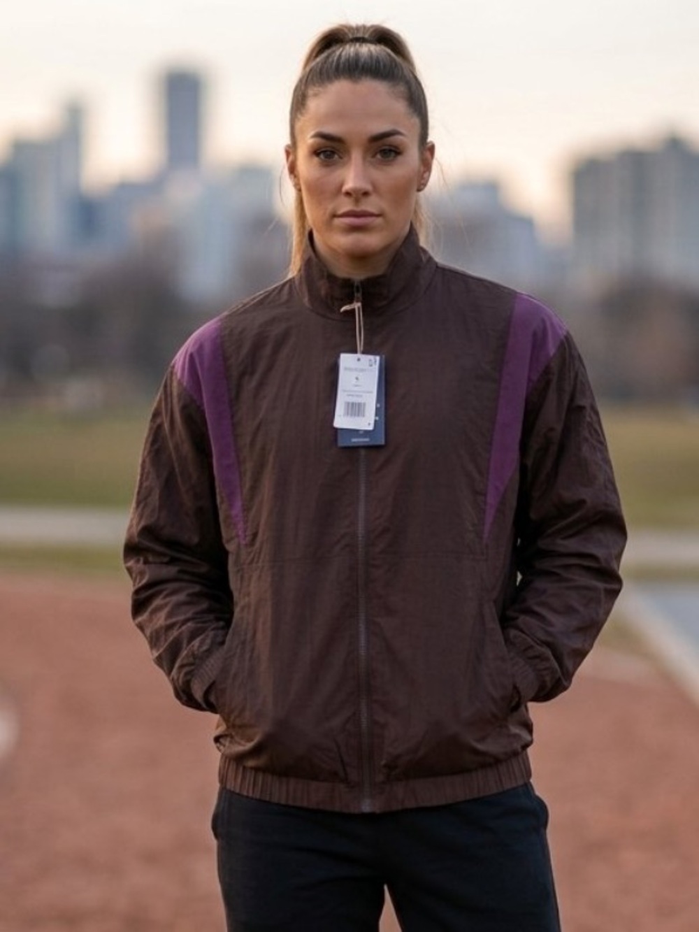 Reebok Brown Windbreaker Jacket with
Large. New with tags
Retail $60